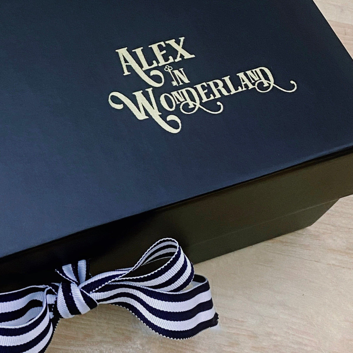 Black A4 Shallow Magnetic Gift Boxes With Changeable Ribbon